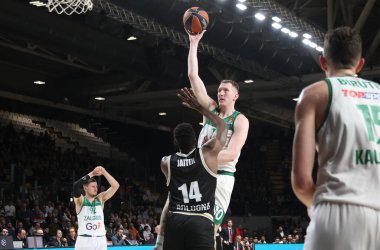 Rolands Smits (BC Zalgiris Kaunas) thwarted by 14\during the Euroleague basketball championship match Segafredo Virtus Bologna Vs. BC Zalgiris Kaunas - Bologna, Italy, January 10, 2023 at Segafredo Arena - Photo: Michele Nucci - Credit: Michele Nucci