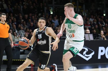Iffe Lundberg (Segafredo Virtus Bologna) thwarted by Rolands Smits (BC Zalgiris Kaunas) during the Euroleague basketball championship match Segafredo Virtus Bologna Vs. BC Zalgiris Kaunas - Bologna, Italy, January 10, 2023 at Segafredo Arena - Photo: