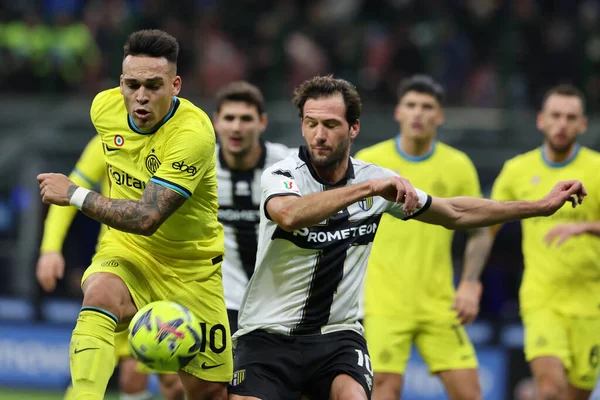 Lautaro Martinez of FC Internazionale competes for the ball with Franco Vazquez of Parma Calcio during Coppa Italia 2022/23 football match between FC Internazionale and Parma Calcio at Giuseppe Meazza Stadium, Milan, Italy on January 10, 2023 - Credi