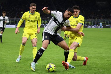 Simon Sohm of PARMA CALCIO competes for the ball with Alessandro Bastoni of INTER during Italian football Coppa Italia match Inter - FC Internazionale vs Parma Calcio at the  San Siro stadium in Milan, Italy, January 10, 2023 - Credit: Luca Amedeo Bi