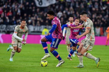 Weston McKennie of Juventus FC competes for the ball with Nehuen Perez of Udinese Calcio during Serie A 2022/23 match between Juventus FC and Udinese Calcio at Allianz Stadium on January 07, 2023 in Turin, Italy - Credit: Phs Agency/PHS/LiveMedi