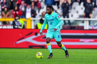 Andrien Tameze of Hellas Verona FC in action during Serie A 2022/23 match between Torino FC and Hellas Verona at Stadio Olimpico Grande Torino on January 04, 2023 in Turin, Italy - Credit: Phs Agency/PHS/LiveMedi