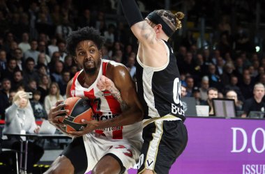 Shaquielle Mckissic (Olympiacos Piraeus) thwarted by Isaia Cordinier (Segafredo Virtus Bologna) during the Euroleague basketball championship match Segafredo Virtus Bologna Vs. Olympiacos Piraeus - Bologna, January 12, 2022 at Segafredo Arena - Credi