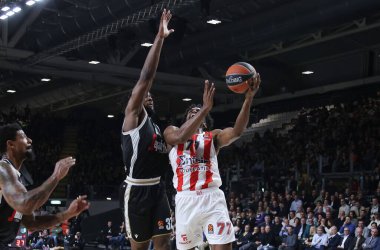 Shaquielle Mckissic (Olympiacos Piraeus) thwarted by Semi Ojeleye (Segafredo Virtus Bologna) during the Euroleague basketball championship match Segafredo Virtus Bologna Vs. Olympiacos Piraeus - Bologna, January 12, 2022 at Segafredo Arena - Credit: 