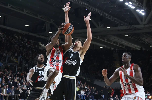 Ismael Bako (Segafredo Virtus Bologna) thwarted by Shaquielle Mckissic (Olympiacos Piraeus) during the Euroleague basketball championship match Segafredo Virtus Bologna Vs. Olympiacos Piraeus - Bologna, January 12, 2022 at Segafredo Arena - Credit: M