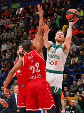 Ignas Brazdeikis (Zalgiris Kaunas) thwarted by Devon Hall (EA7 Emporio Armani Olimpia Milano)  during Basketball Euroleague Championship EA7 Emporio Armani Milano vs Zalgiris Kaunas at the Forum of Assago in Milan, Italy, January 13, 2023 - Credit: S