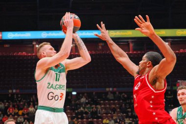 Ignas Brazdeikis (Zalgiris Kaunas) thwarted by Kyle Hines (EA7 Emporio Armani Olimpia Milano)  during Basketball Euroleague Championship EA7 Emporio Armani Milano vs Zalgiris Kaunas at the Forum of Assago in Milan, Italy, January 13, 2023 - Credit: S
