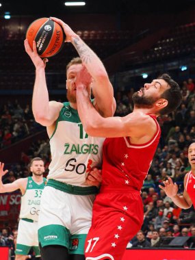 Ignas Brazdeikis (Zalgiris Kaunas) thwarted by Giampaolo Ricci (EA7 Emporio Armani Olimpia Milano)  during Basketball Euroleague Championship EA7 Emporio Armani Milano vs Zalgiris Kaunas at the Forum of Assago in Milan, Italy, January 13, 2023 - Cred