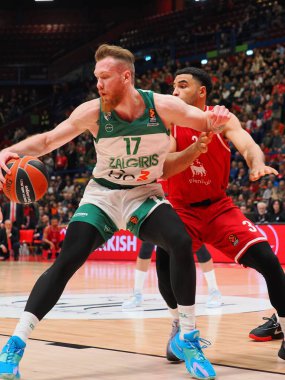 Ignas Brazdeikis (Zalgiris Kaunas) thwarted by Naz Mitrou-Long (EA7 Emporio Armani Olimpia Milano)  during Basketball Euroleague Championship EA7 Emporio Armani Milano vs Zalgiris Kaunas at the Forum of Assago in Milan, Italy, January 13, 2023 - Cred