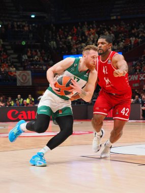 Ignas Brazdeikis (Zalgiris Kaunas) thwarted by Kyle Hines (EA7 Emporio Armani Olimpia Milano)  during Basketball Euroleague Championship EA7 Emporio Armani Milano vs Zalgiris Kaunas at the Forum of Assago in Milan, Italy, January 13, 2023 - Credit: S