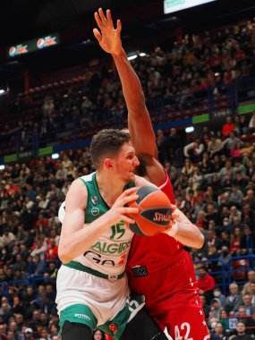 Laurynas Birutis (Zalgiris Kaunas) thwarted by Kyle Hines (EA7 Emporio Armani Olimpia Milano)  during Basketball Euroleague Championship EA7 Emporio Armani Milano vs Zalgiris Kaunas at the Forum of Assago in Milan, Italy, January 13, 2023 - Credit: S