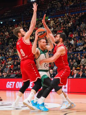 Ignas Brazdeikis (Zalgiris Kaunas) thwarted by Nicolo Melli (EA7 Emporio Armani Olimpia Milano) and Giampaolo Ricci (EA7 Emporio Armani Olimpia Milano)  during Basketball Euroleague Championship EA7 Emporio Armani Milano vs Zalgiris Kaunas at the For