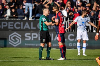 Francesco Meraviglia, Arbitro, Referee,, Leonardo Pavoletti of Cagliari Calcio during Italian soccer Serie B match Cagliari Calcio vs Como 1907 at the Unipol Domus in Cagliari, Italy, January 14, 2023 - Credit: Luigi Can