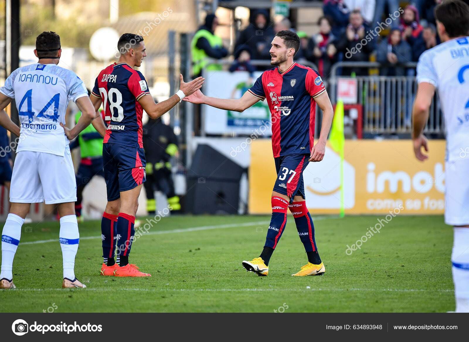 Paulo Azzi Cagliari Italiensk Serie Match Cagliari Calcio – Redaktionelle stock-fotos © livephotosport #634893948