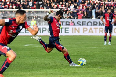 Gianluca Lapadula of Cagliari Calcio during Italian soccer Serie B match Cagliari Calcio vs Como 1907 at the Unipol Domus in Cagliari, Italy, January 14, 2023 - Credit: Luigi Can