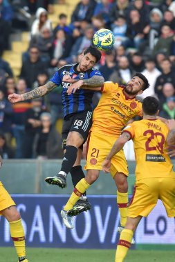 Head tackle by Giuseppe Mastinu (Pisa) and Giovanni Crociata (Cittadella) during Italian soccer Serie B match AC Pisa vs AS Cittadella at the Arena Garibaldi in Pisa, Italy, January 14, 2023 - Credit: Gabriele Masott
