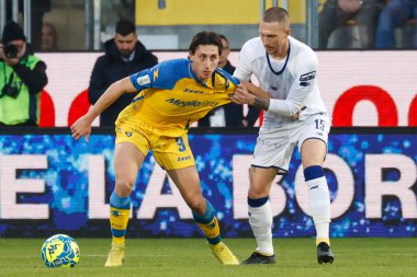 Samuele Mulattieri (Frosinone) and Tommaso Silvestri (Modena) during Italian soccer Serie B match Frosinone Calcio vs Modena FC at the Benito Stirpe stadium in Frosinone, Italy, January 14, 2023 - Credit: Luca Dilibert