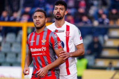 Cyriel Dessers (US Cremonese) and Pablo Mari (AC Monza) during italian soccer Serie A match US Cremonese vs AC Monza at the Giovanni Zini stadium in Cremona, Italy, January 14, 2023 - Credit: Luca Rossin