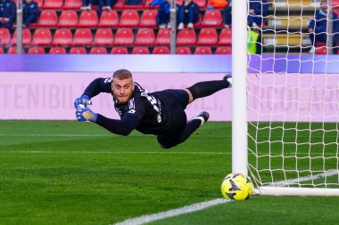 Michele Di Gregorio (AC Monza) during italian soccer Serie A match US Cremonese vs AC Monza at the Giovanni Zini stadium in Cremona, Italy, January 14, 2023 - Credit: Luca Rossin