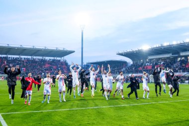 The team (AC Monza) celebrates the match win during italian soccer Serie A match US Cremonese vs AC Monza at the Giovanni Zini stadium in Cremona, Italy, January 14, 2023 - Credit: Luca Rossin