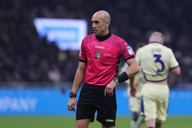 Referee Michael Fabbri in action during Serie A 2022/23 football match between FC Internazionale and Hellas Verona FC at Giuseppe Meazza Stadium, Milan, Italy on January 14, 2023 - Credit: Fabrizio Carabelli/LiveMedi