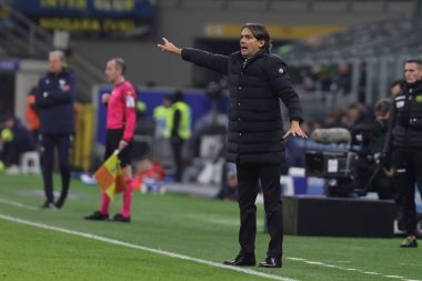 Simone Inzaghi Head Coach of FC Internazionale shouts to his players during Serie A 2022/23 football match between FC Internazionale and Hellas Verona FC at Giuseppe Meazza Stadium, Milan, Italy on January 14, 2023 - Credit: Fabrizio Carabelli/LiveMe