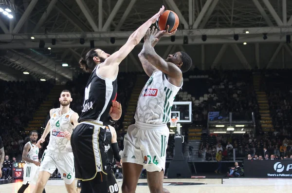 Dwaine Bacon (Panathinaikos Athens) thwarted by Isaia Cordinier (Segafredo Virtus Bologna) during the Euroleague basketball championship match Segafredo Virtus Bologna Vs. Panathinaikos Athens - Bologna, January 19, 2023 at Segafredo Arena - Credit: 