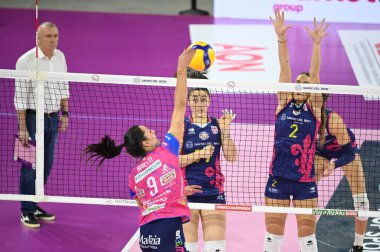 Caterina Bosetti (Igor Gorgonzola Novara) spike vs Di Iulio and Alberti block during Volleyball Italian Serie A1 Women match Savino Del Bene Scandicci vs Igor Gorgonzola Novara at the Pala Wanny in Florence, Italy, January 21, 2023 - Credit: Filippo 