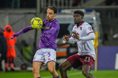 Fiorentina's Giacomo Bonaventura thwarted by Torino's Michel Adopo during italian soccer Serie A match ACF Fiorentina vs Torino FC at the Artemio Franchi stadium in Florence, Italy, January 21, 2023 - Credit: Fabio Fagiolin