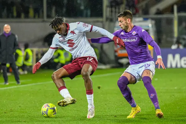 Torino's Singo Wilfried hampered by Fiorentina's Aleksa Terzic during italian soccer Serie A match ACF Fiorentina vs Torino FC at the Artemio Franchi stadium in Florence, Italy, January 21, 2023 - Credit: Fabio Fagiolin