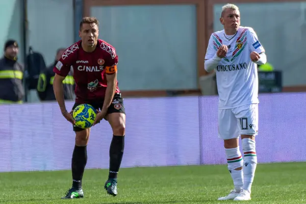 Cionek Thiago Reggina portrait and Cesar Falletti Ternana during Italian soccer Serie B match Reggina 1914 vs Ternana Calcio at the Oreste Granillo stadium in Reggio Calabria, Italy, January 21, 2023 - Credit: Valentina Giannetton