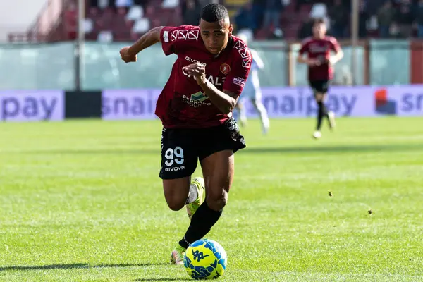 Rivas Rigoberto Reggina carroes the ball during Italian soccer Serie B match Reggina 1914 vs Ternana Calcio at the Oreste Granillo stadium in Reggio Calabria, Italy, January 21, 2023 - Credit: Valentina Giannetton