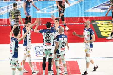 The players of Itas Trentino rejoice after scoring a point during Volleyball Italian Serie A Men Superleague Championship Cucine Lube Civitanova vs Itas Trentino at the Eurosuole Forum in Civitanova Marche, Italy, January 21, 2023 - Credit: Roberto B