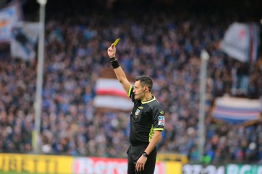 Refree showing a yellow card during the Italian Serie A, football match between Uc Sampdoria and Udinese Calcio on January 22, 2023 at Luigi Ferraris Stadium, Genova, Italy. Photo Nderim Kaceli - Credit: Nderim Kaceli/LiveMedi
