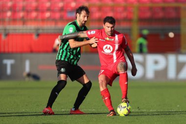 Gian Marco Ferrari of US Sassuolo Calcio competes for the ball competes for the ball with Andrea Petagna of AC Monza during the Serie A match between AC Monza and US Sassuolo Calcio at Stadio Brianteo on January 22, 2023 in Monza, Italy. - Credit: Lu