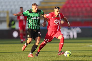 Davide Frattesi of US Sassuolo Calcio competes for the ball with Dany Mota of AC Monza during the Serie A match between AC Monza and US Sassuolo Calcio at Stadio Brianteo on January 22, 2023 in Monza, Italy. - Credit: Luca Amedeo Bizzarri/LiveMedi