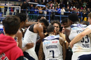 Esultanza Team (Happycasa Brindisi) during Italian Basketball A Serie  Championship Happy Casa Brindisi vs Virtus Segafredo Bologna at the PalaPentassuglia in Brindisi, Italy, January 22, 2023 - Credit: Damiano Tasc