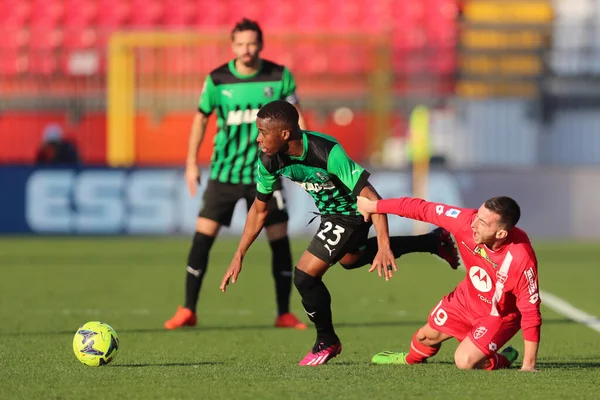 Hamed Junior Traore of US Sassuolo Calcio competes for the ball with Samuele Birindelli of AC Monza during the Serie A match between AC Monza and US Sassuolo Calcio at Stadio Brianteo on January 22, 2023 in Monza, Italy. - Credit: Luca Amedeo Bizzarr