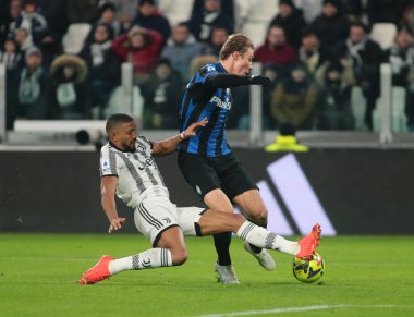 Rasmus Hojlund of Atalanta Bc and Bremer of Juventus Fc during the Italian Serie A, football match between Juventus Fc and Atalanta Bc on January 22, 2023 at Allianz Stadium, Turin Italy. Photo Nderim Kaceli - Credit: Nderim Kaceli/LiveMedi