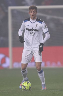 Giorgio Scalvini of Atalanta Bergamasca Calcio in action during the Serie A match between U.S. Sassuolo Calcio and Atalanta Bergamasca Calcio at Mapei Stadium-Citta del Tricolore on February 4, 2023 in Reggio Emilia, Italy. - Credit: Luca Amedeo Bizz