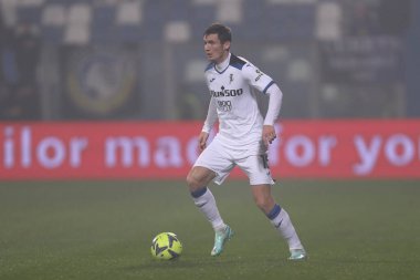 Marten de Roon of Atalanta Bergamasca Calcio in action during the Serie A match between U.S. Sassuolo Calcio and Atalanta Bergamasca Calcio at Mapei Stadium-Citta del Tricolore on February 4, 2023 in Reggio Emilia, Italy. - Credit: Luca Amedeo Bizzar