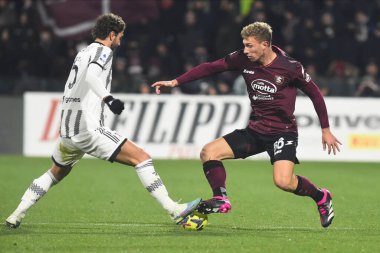 Matteo Lovato of US Salernitana  competes for the ball with Manuel Locatelli of Juventus FC  during the Serie A match between US Salernitana 1919 v Juventus FC  at Arechi  Stadium  - Credit: Agostino Gemito/LiveMedi