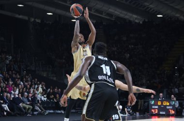 Cory Higgins (FC Barcelona) thwarted by Mouhammadou Jaiteh (Segafredo Virtus Bologna) during the Euroleague basketball championship match Segafredo Virtus Bologna Vs. 
FC Barcelona - Bologna, Italy, February 09, 2023 at Segafredo Arena - Credit: 