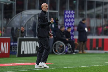 Stefano Pioli Head Coach of AC Milan gestures during Serie A 2022/23 football match between AC Milan and Torino FC at San Siro Stadium, Milan, Italy on February 10, 2023 - Credit: Fabrizio Carabelli/LiveMedi