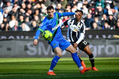 Sassuolo's Nedim Bajrami in action against Udinese's Destiny Iyenoma Udogie during italian soccer Serie A match Udinese Calcio vs US Sassuolo at the Friuli - Dacia Arena stadium in Udine, Italy, February 12, 2023 - Credit: Ettore Griffon
