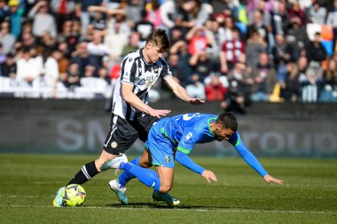 Udinese's Jaka Bijol in action against Sassuolo's Gregoire Defrel during italian soccer Serie A match Udinese Calcio vs US Sassuolo at the Friuli - Dacia Arena stadium in Udine, Italy, February 12, 2023 - Credit: Ettore Griffon