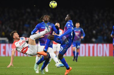 Amir Rrahmani of SSC Napoli  competes for the ball with Luca Ravanelli of US Cremonese  during the Serie A match between SSC Napoli v Cremonese SC at Diego Armando Maradona  Stadium  - Credit: Agostino Gemito/LiveMedi