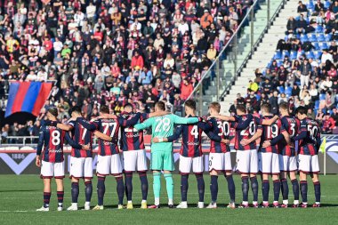 Boloigna FC team during minute of silence during italian soccer Serie A match Bologna FC vs AC Monza at the Renato Dall'Ara stadium in Bologna, Italy, February 12, 2023 - Credit: Gianluca Ricc
