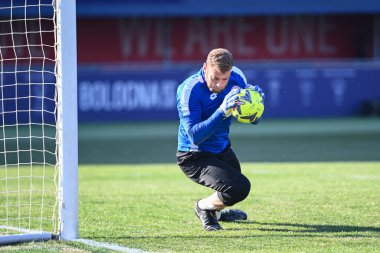 Michele Di Gregorio (AC Monza) during warm up during italian soccer Serie A match Bologna FC vs AC Monza at the Renato Dall'Ara stadium in Bologna, Italy, February 12, 2023 - Credit: Gianluca Ricc
