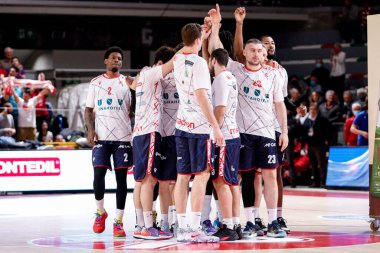 Unahotels Reggiana players before the start of the game during Italian Basketball A Serie  Championship UNAHOTELS Reggio Emilia vs Virtus Segafredo Bologna at the PalaBigi in Reggio Emilia, Italy, February 12, 2023 - Credit: Nicholas Russ